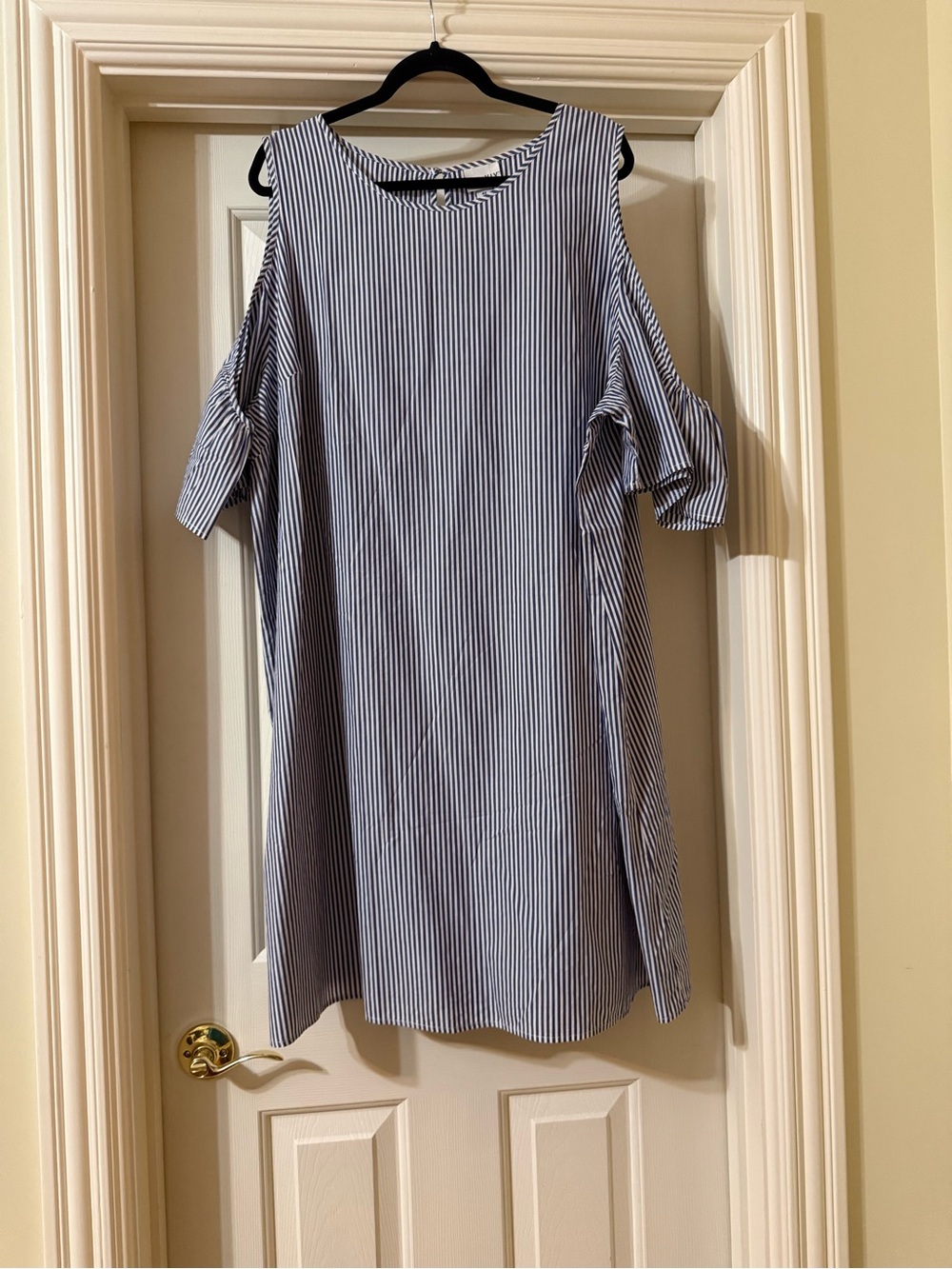 Ava & Viv Plus Size Cold Shoulder Dress